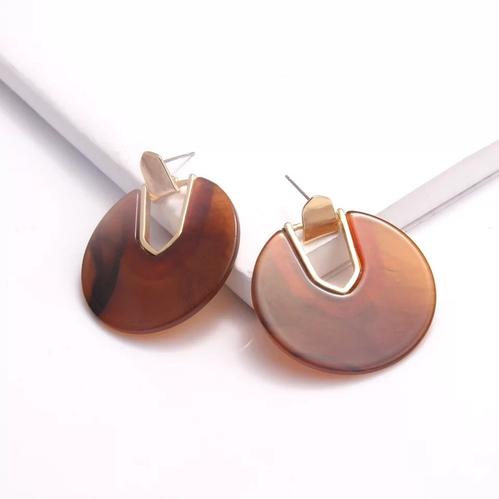 Brown mottled print drop earrings